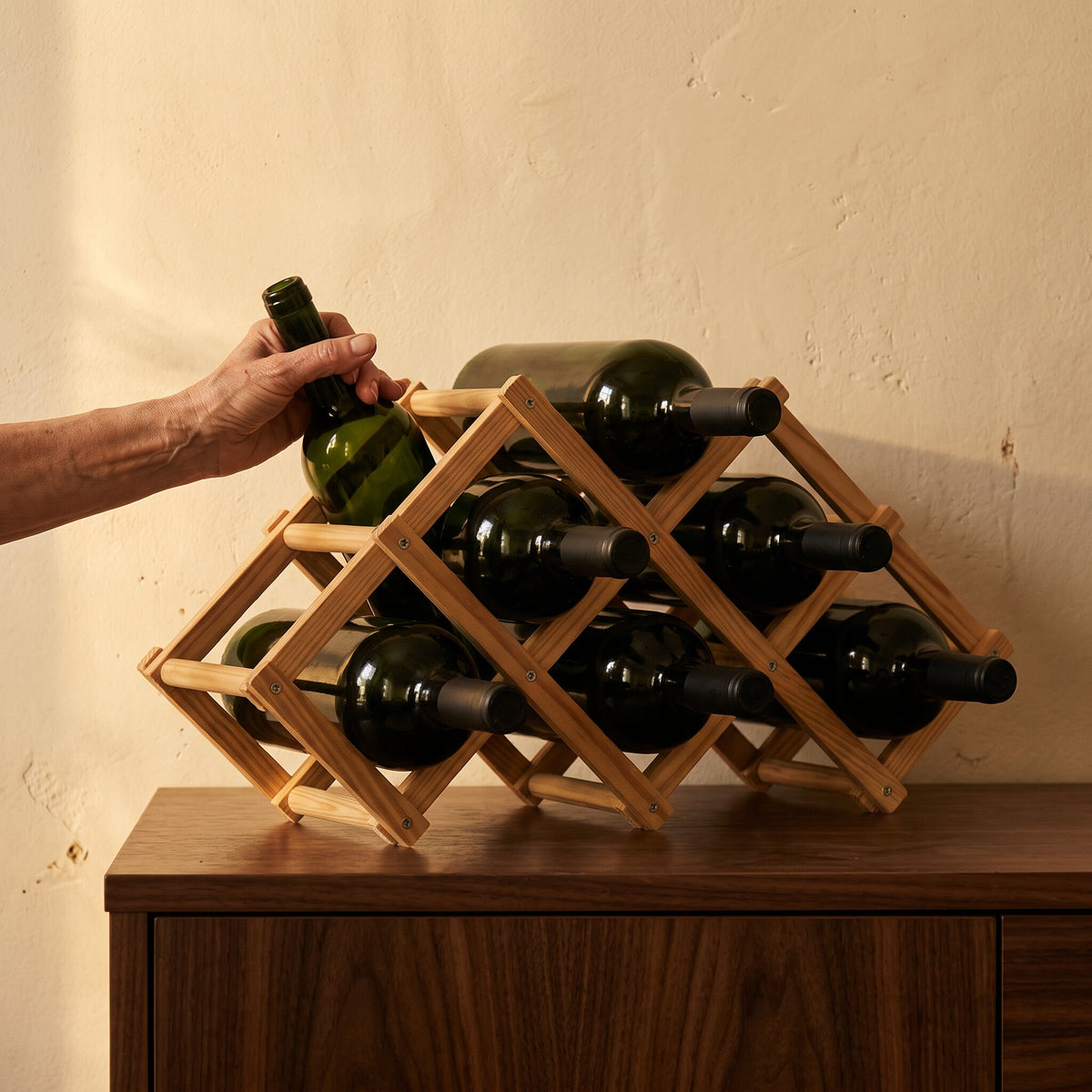 Porte Bouteille de vin en bois - main d'échelle