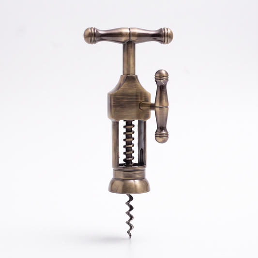 Tire-bouchon mécanique style ancien en bronze sur fond blanc