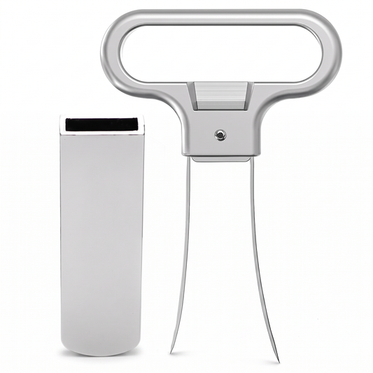 Tire-bouchon bilame chrome avec étui sur fond blanc