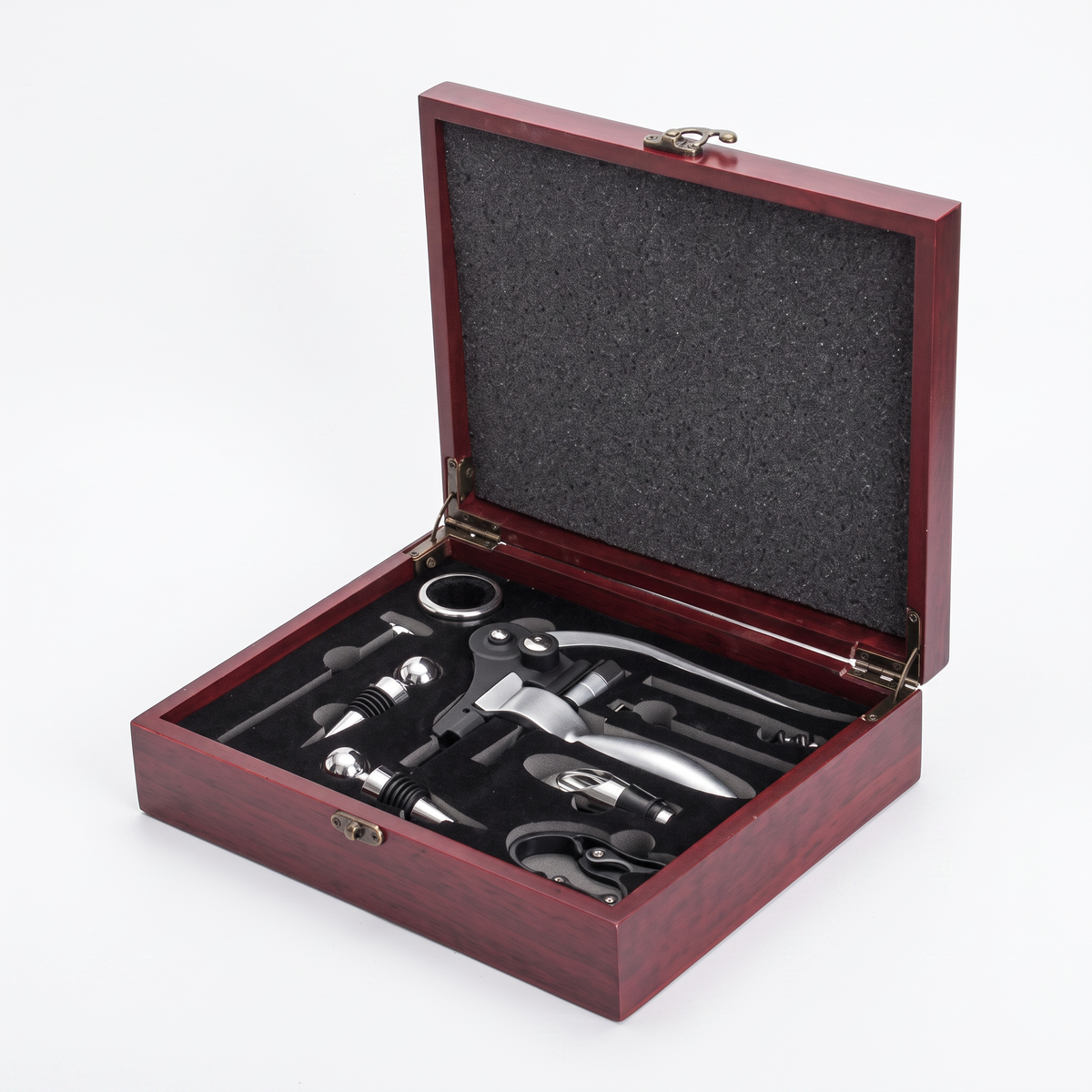 Coffret bois acajou tire-bouchon à levier argent et accessoires, ouvert sur fond blanc