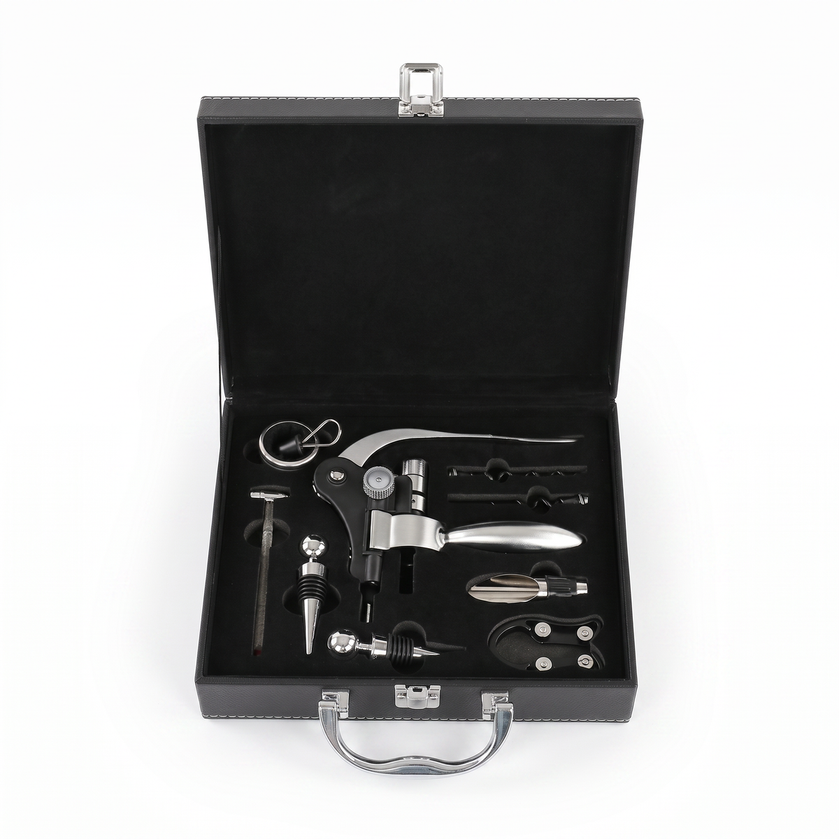 Coffret en cuir noir tire-bouchon à levier argent et accessoires, ouvert sur fond blanc