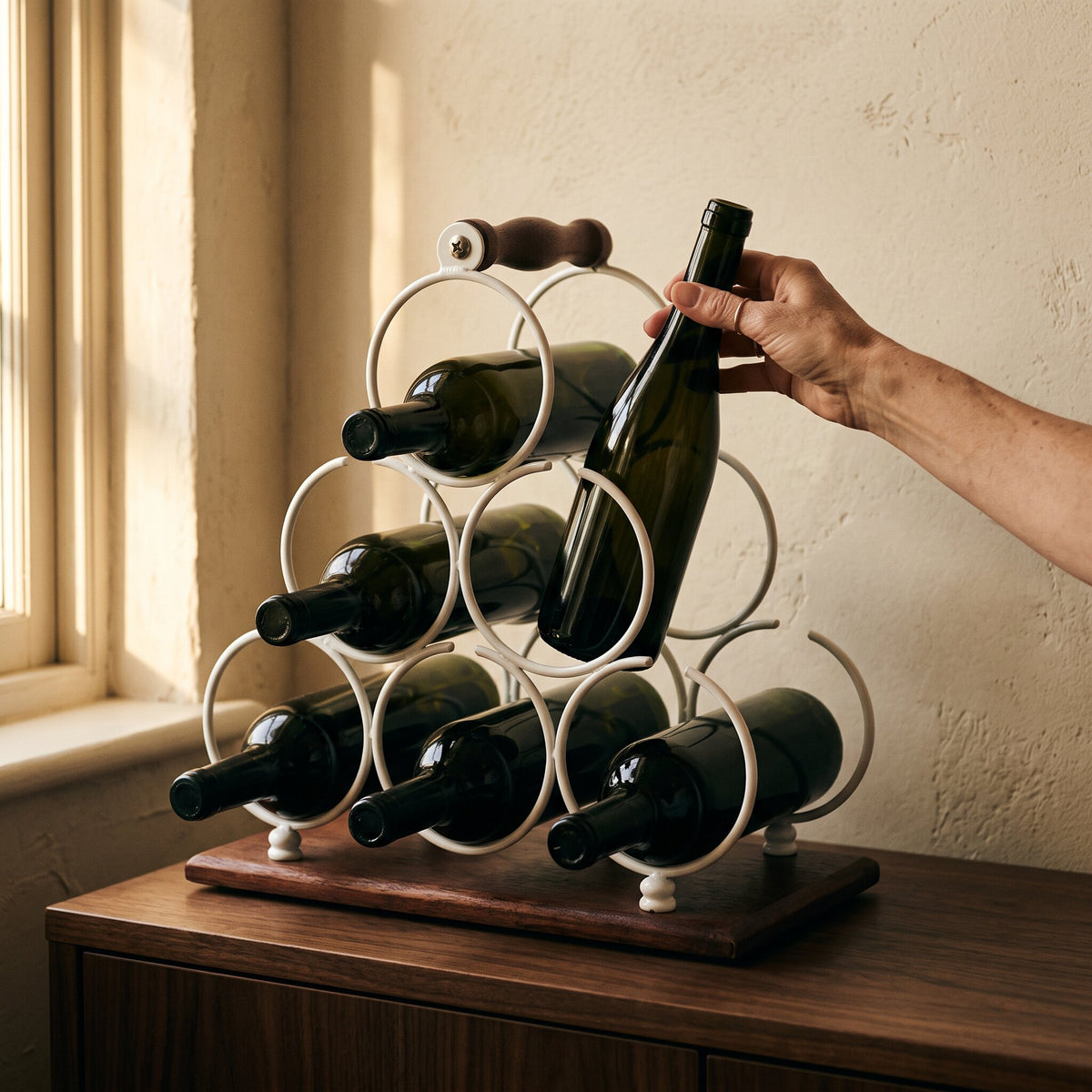 Range Bouteille de Vin - main d'échelle