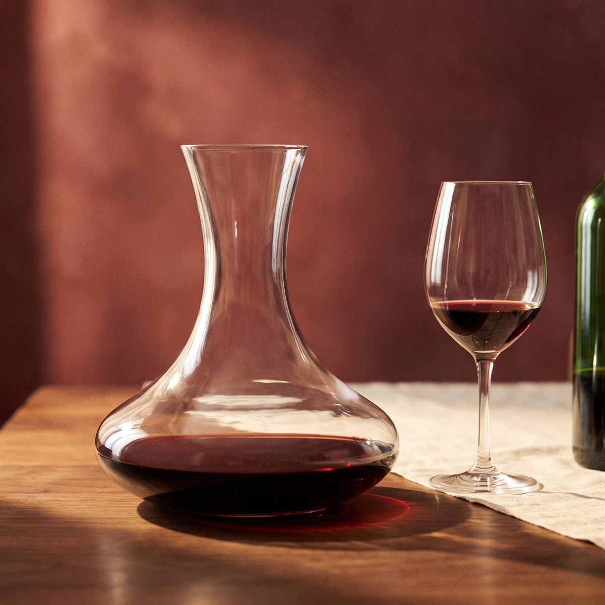 Carafe à décanter sur la table
