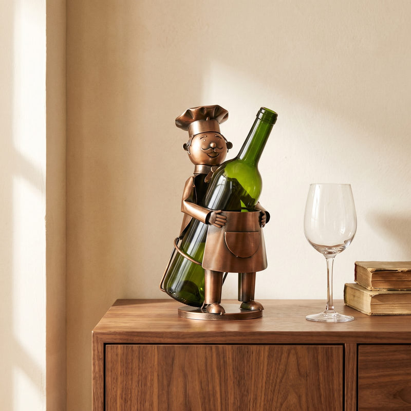Porte-bouteille décoratif sur le buffet