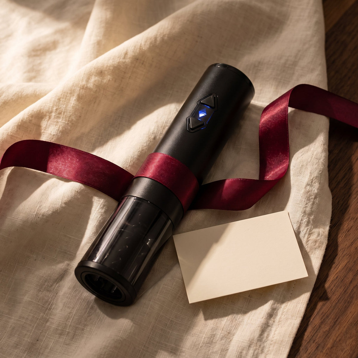 Tire-bouchon électrique Rapide noir en cadeau avec ruban bordeaux — La Maison du Sommelier