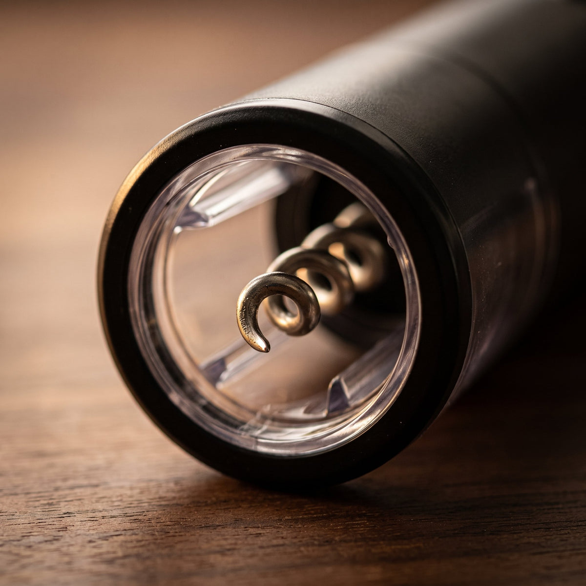 Détail de la vis et du coupe-capsule du tire-bouchon électrique Rapide — La Maison du Sommelier