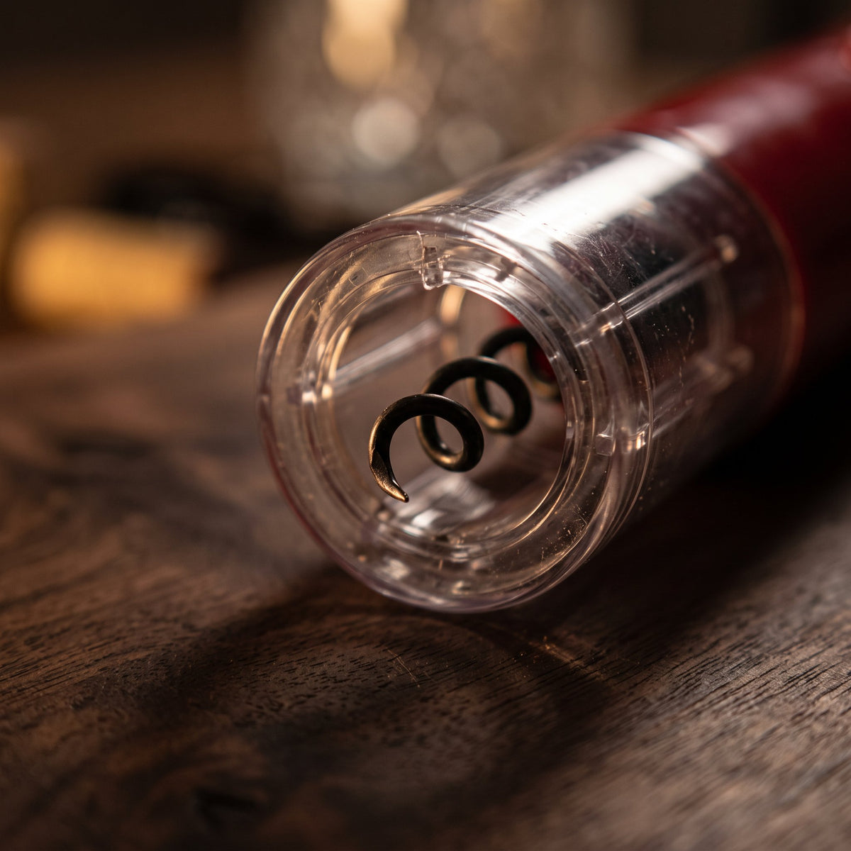 Détail de la vrille en acier inoxydable du tire-bouchon électrique Automatique Rouge
